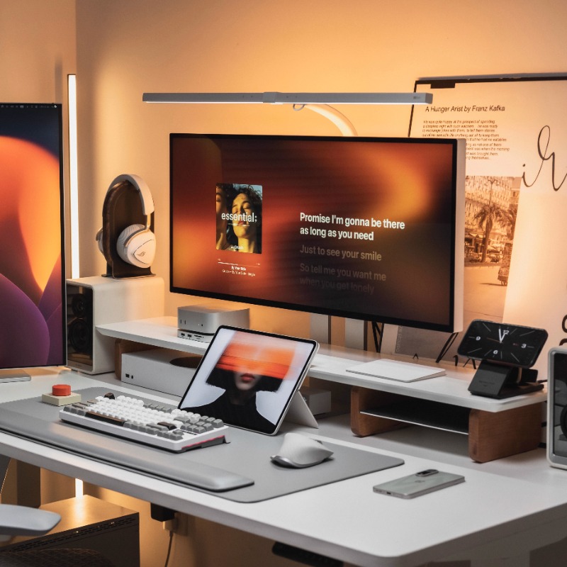 Desk Setup Monitor And Laptop - Современная подставка для монитора, эргономичная настольная